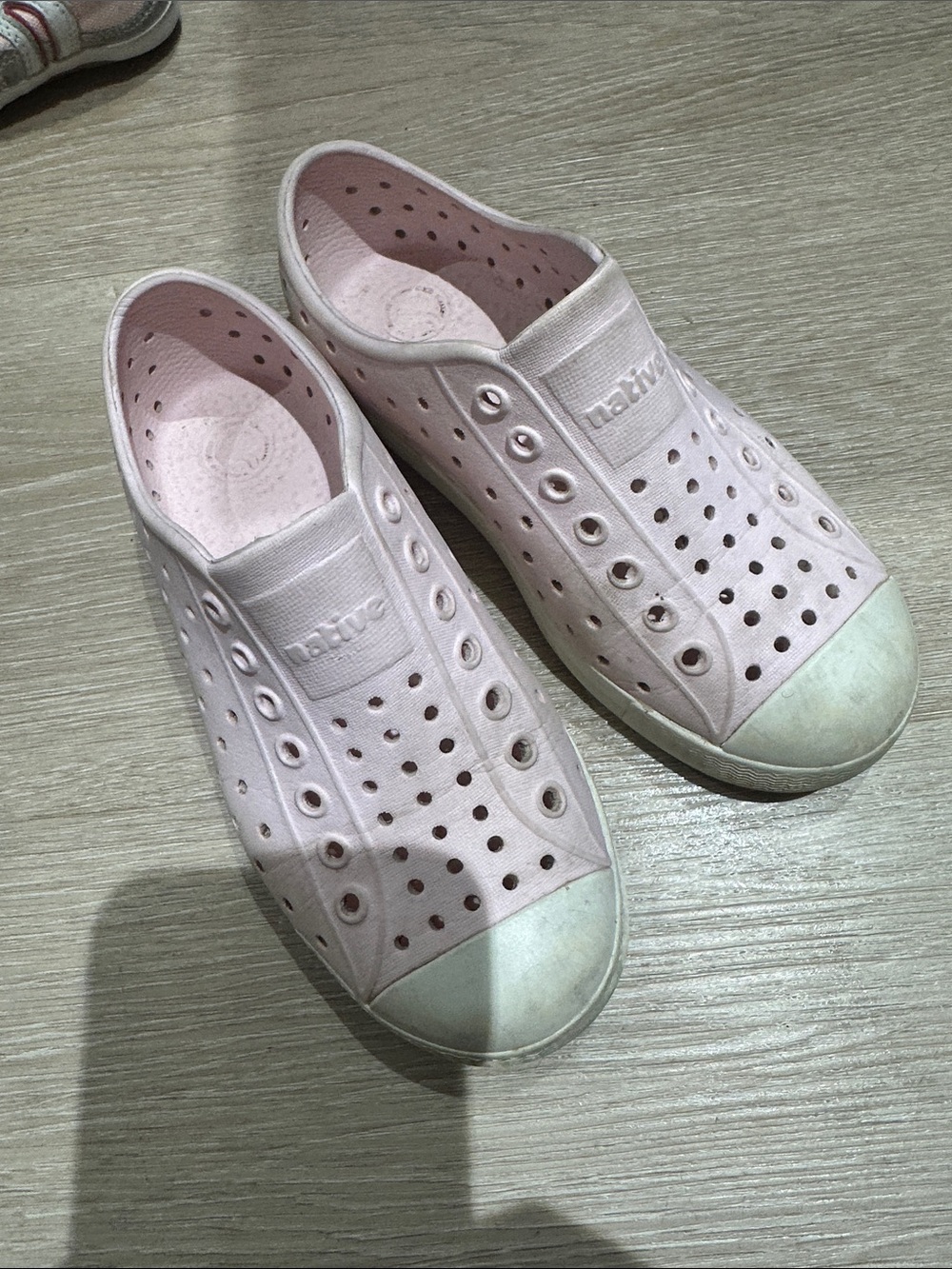 Native Kids Slip-On Sneakers in Light Pink and White